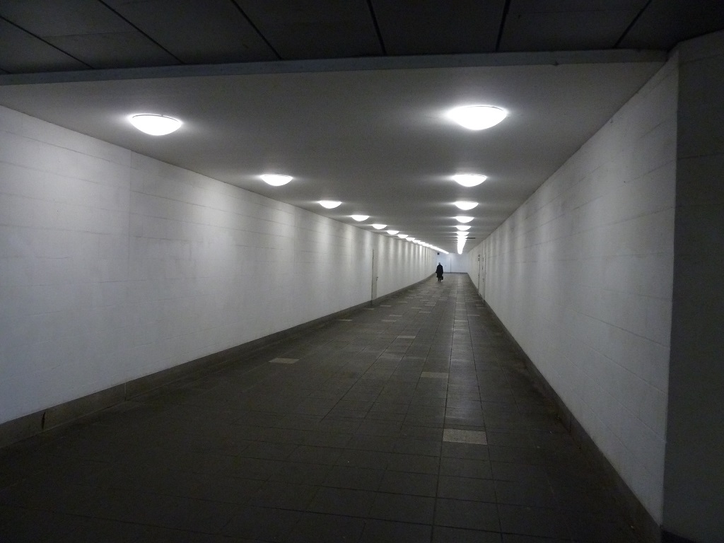 Fugngertunnel Hauptbahnhof unter Hamburger Allee zu Bredero-Hochhaus.jpg