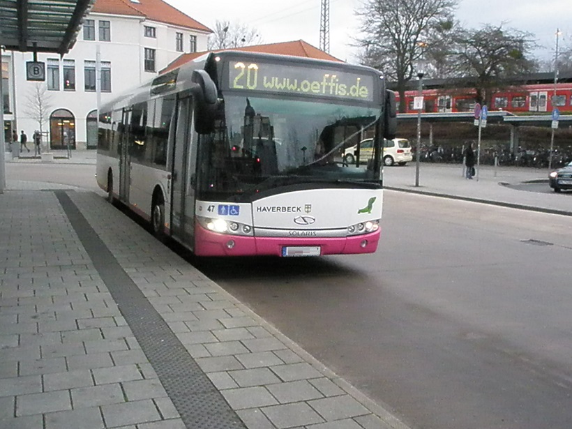 Hameln 2015 Solaris Omnibus vor Bahnhof.jpg