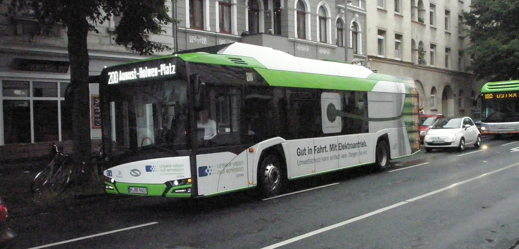 Solaris E-Bus Abfahrt von Omnibushaltestelle Glocksee in der Knigsworther Strae Aug 17.jpg