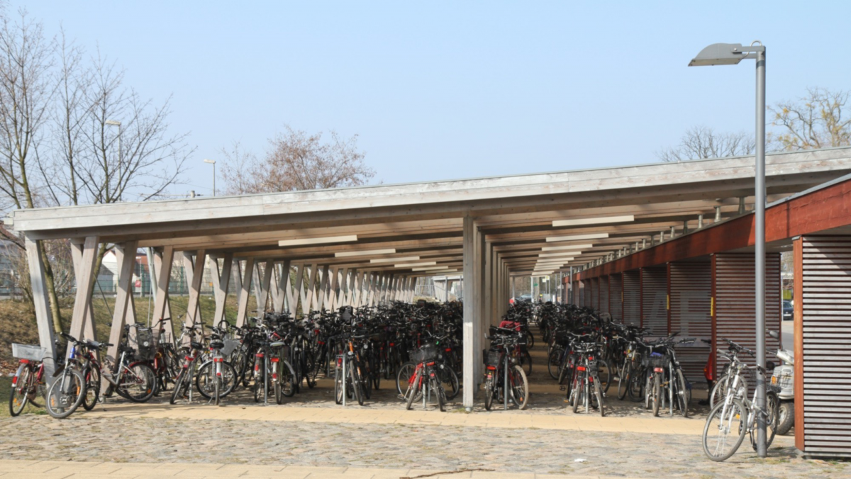 Fahrradparkhaus_Falkensee-Bf_LWEOS0002-cut3.jpg