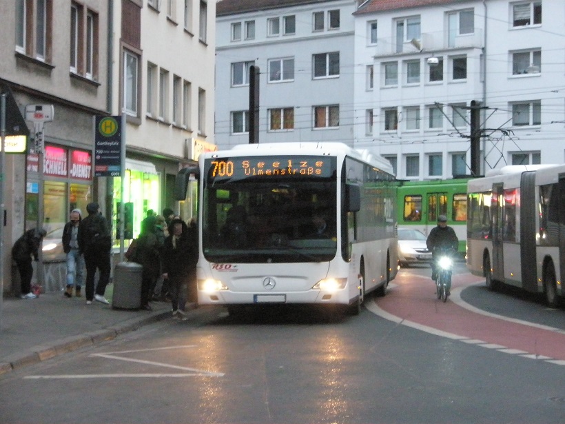 Regiobusse am Goethekreisel.jpg