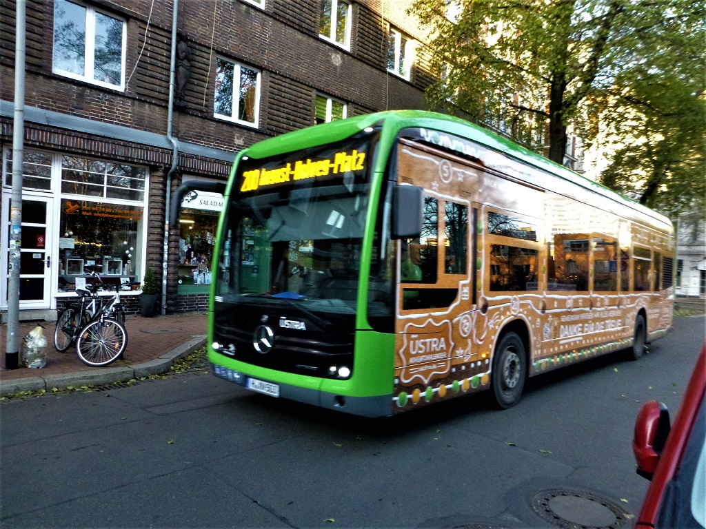 Mercedes E-Bus Lebkuchenbus.jpg