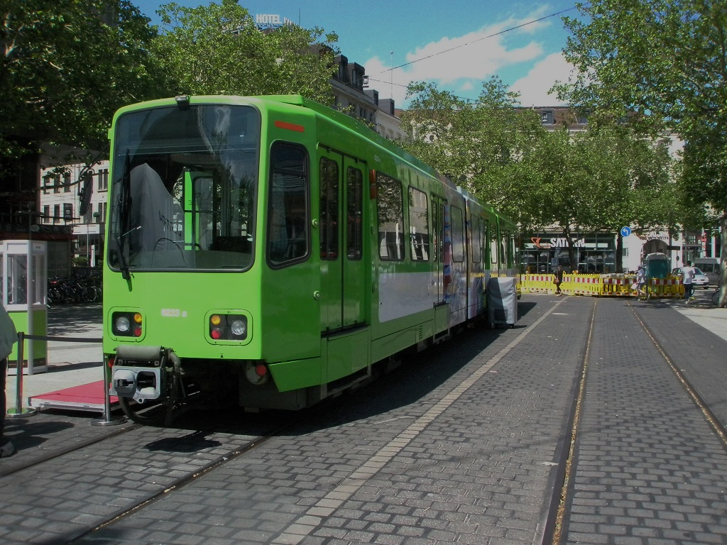 Proj 10 17 20190610 Stadtbahn auf dem Bahnhofsvorplatz zurckgekehrt 4 Baustellenabsperrung.jpg