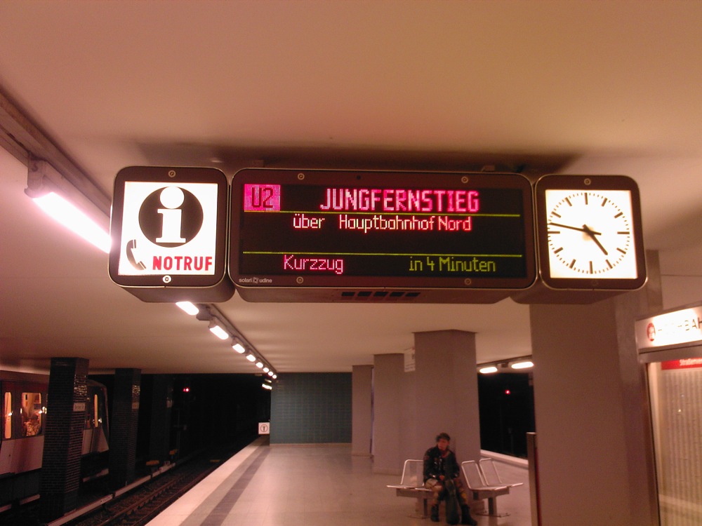 U4Testfahrt Berliner Tor 1.jpg