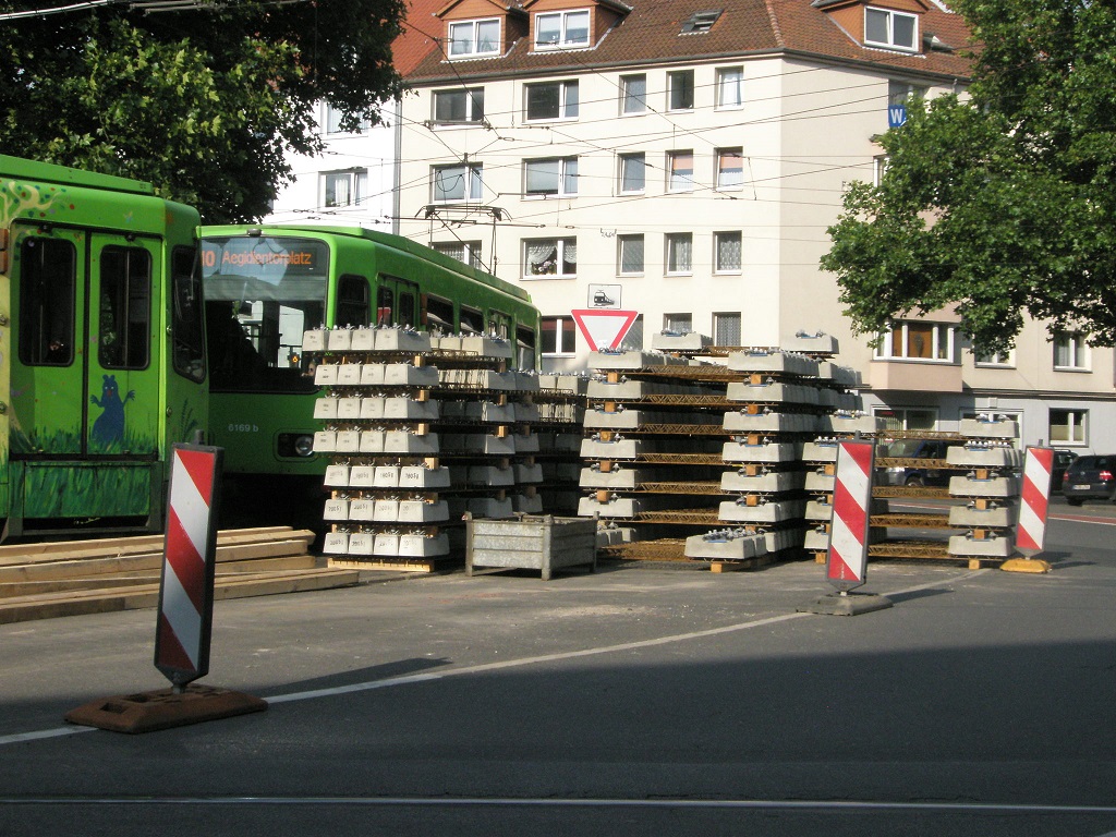 Proj 10 17 20160622 Schwellen stehen parat.jpg