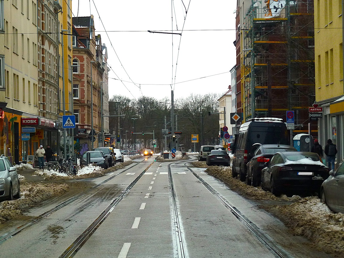 Hochbahnsteig Freizeitheim Linden im Winter.JPG