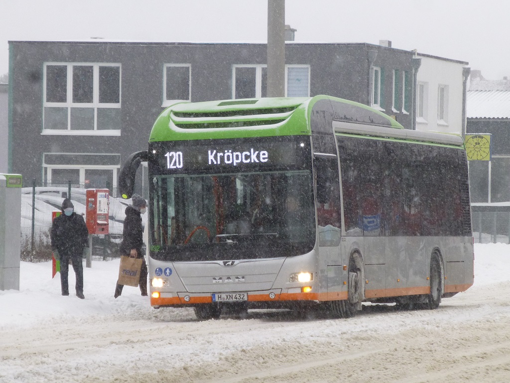 Schnee MAN Hybrid Bus Bernhard-Caspar-Straße.jpg