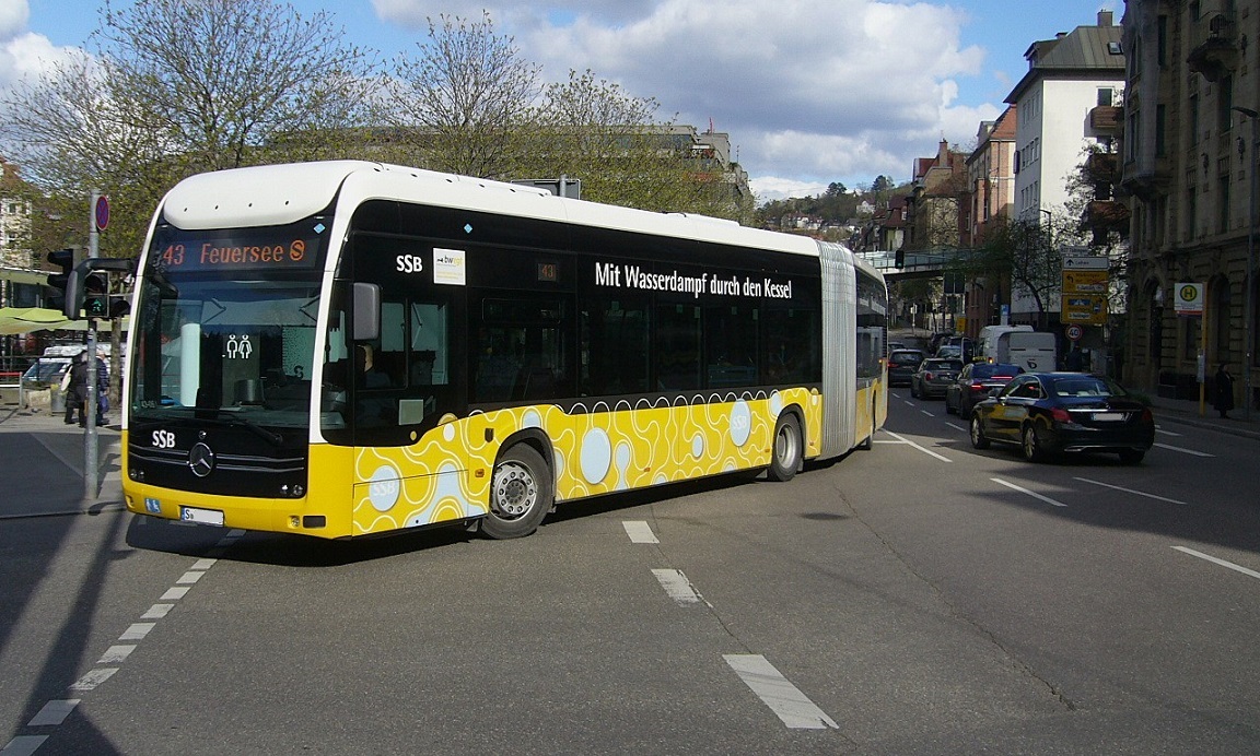 Mit Wasserdampf durch den kessel E-Citaro mit Brennstoffzelle Stuttgart.JPG