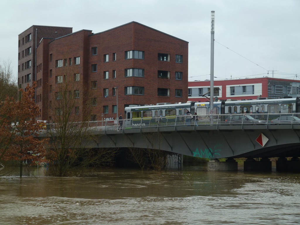 Hochwasser Dez23Jan24 Benno-Ohnesorg-Brcke.jpg