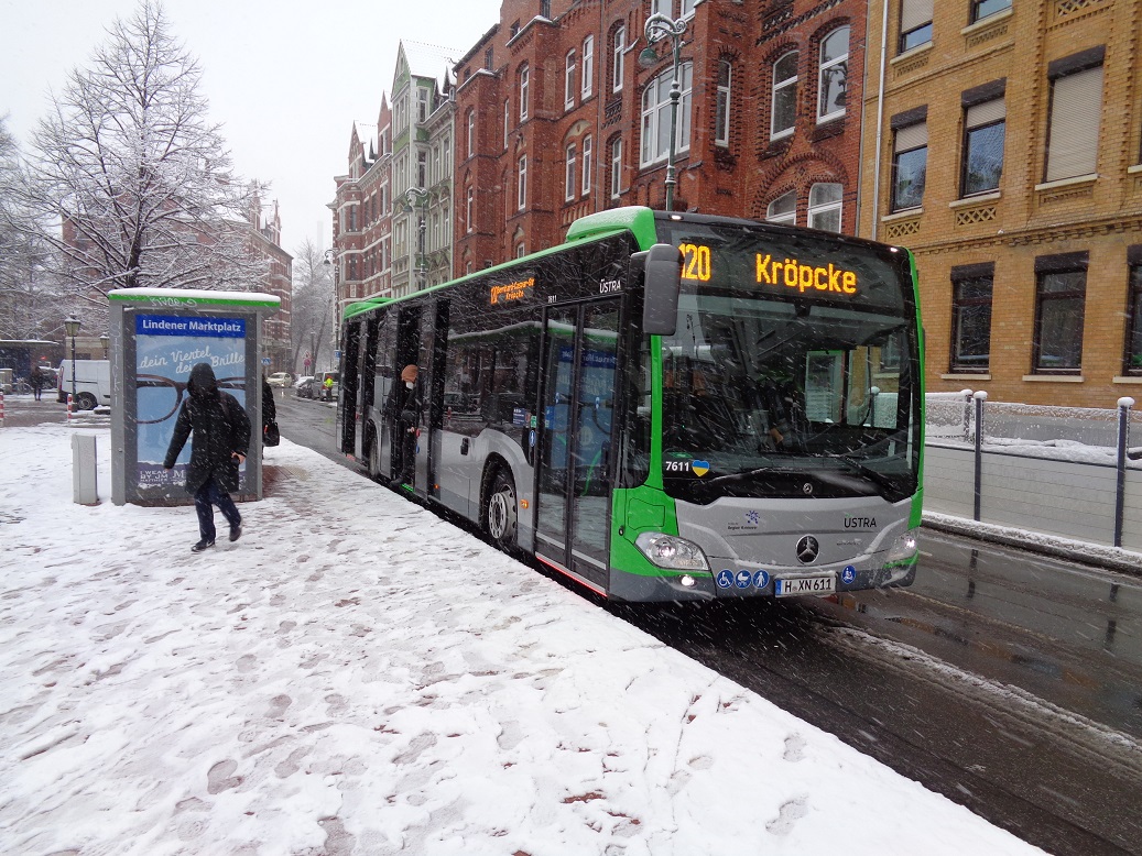 Winter1Apr22 Mercedes Hybrid Lindener Marktplatz.jpg