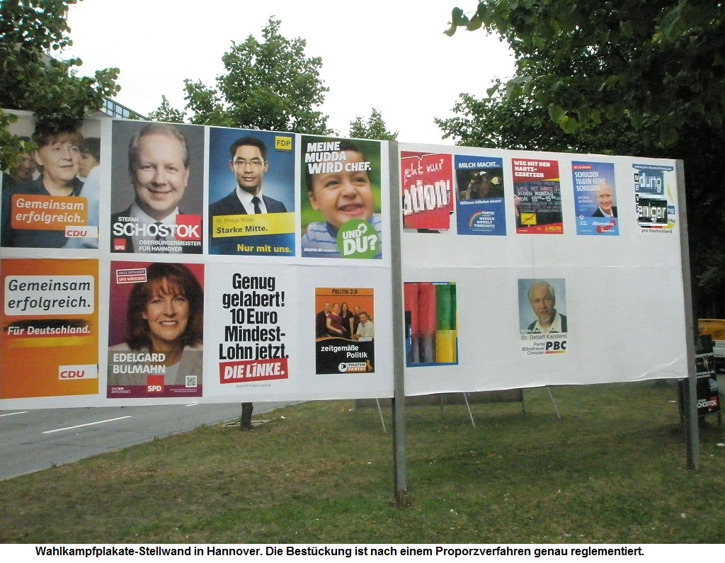 20130827 Bundestagswahlplakate Plakate-Stellwand in Hannover.jpg