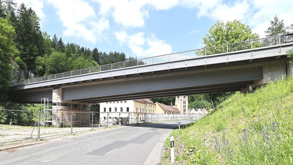 Bahn_EUE-Pegnitz-#13_Guentersthal_Skm-46,665_Ueberbau-Ostansicht_Neubau.jpg