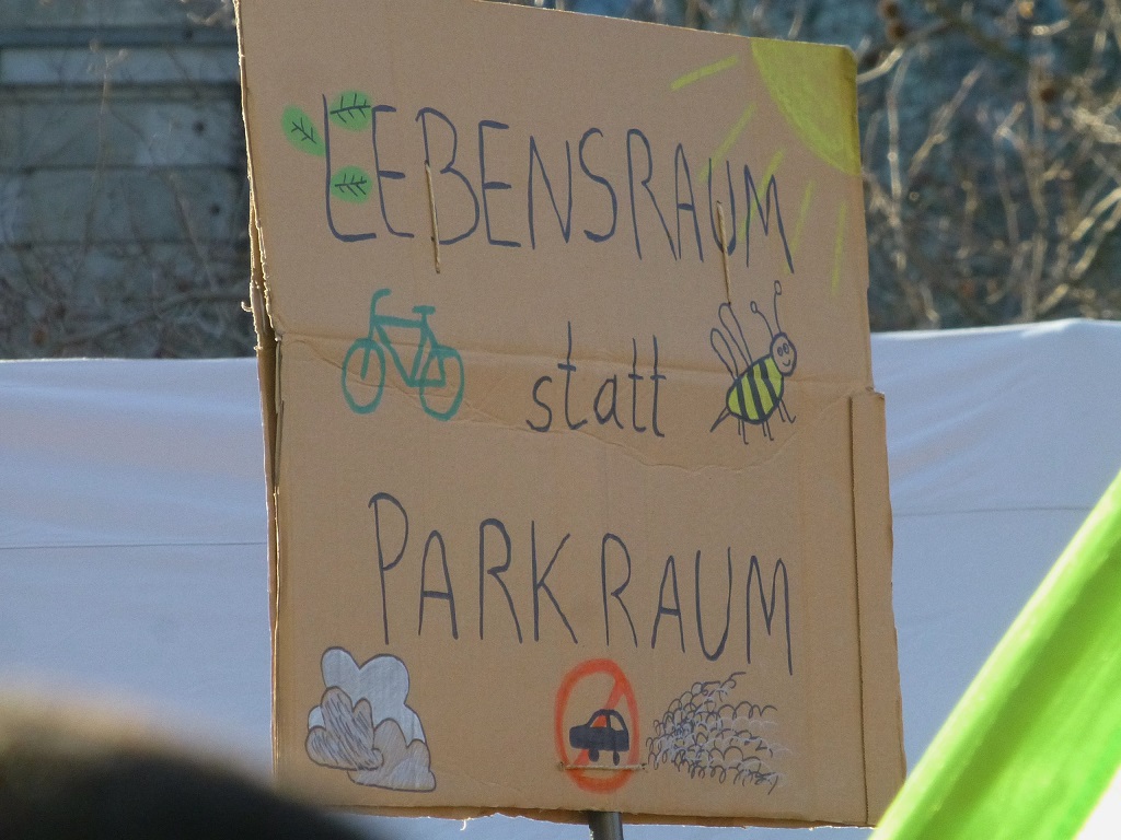 Fridays for future 20200117 Lebensraum statt Parkraum.jpg