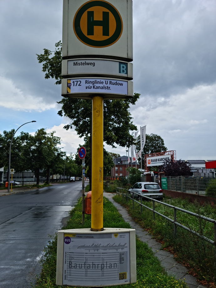 Bus 172 Haltestelle (klein).jpg