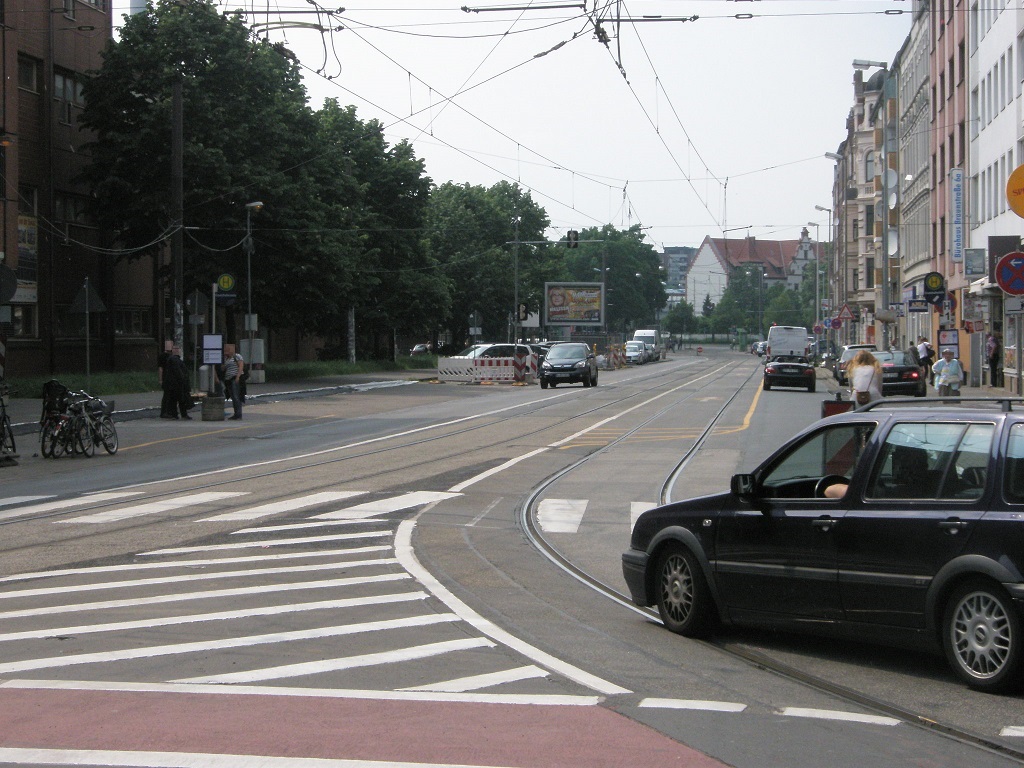 Proj 10 17 Braunstrae beide Stadtbahnfahrspuren fr PKW gesperrt.jpg