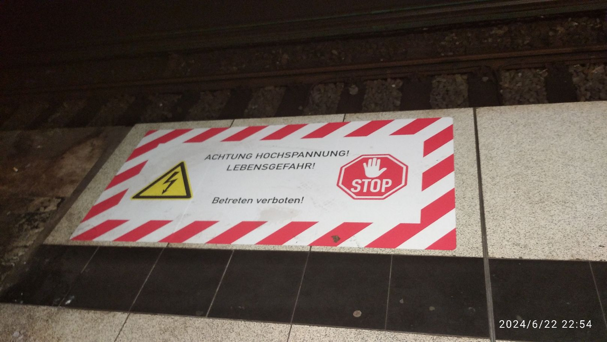S-Reeperbahn Bahnst.tr 02.jpg