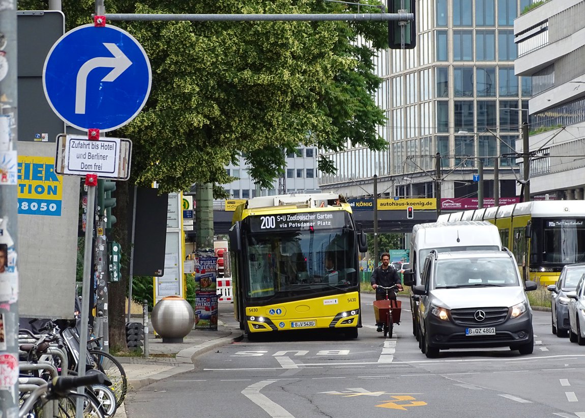 bus200.jpg