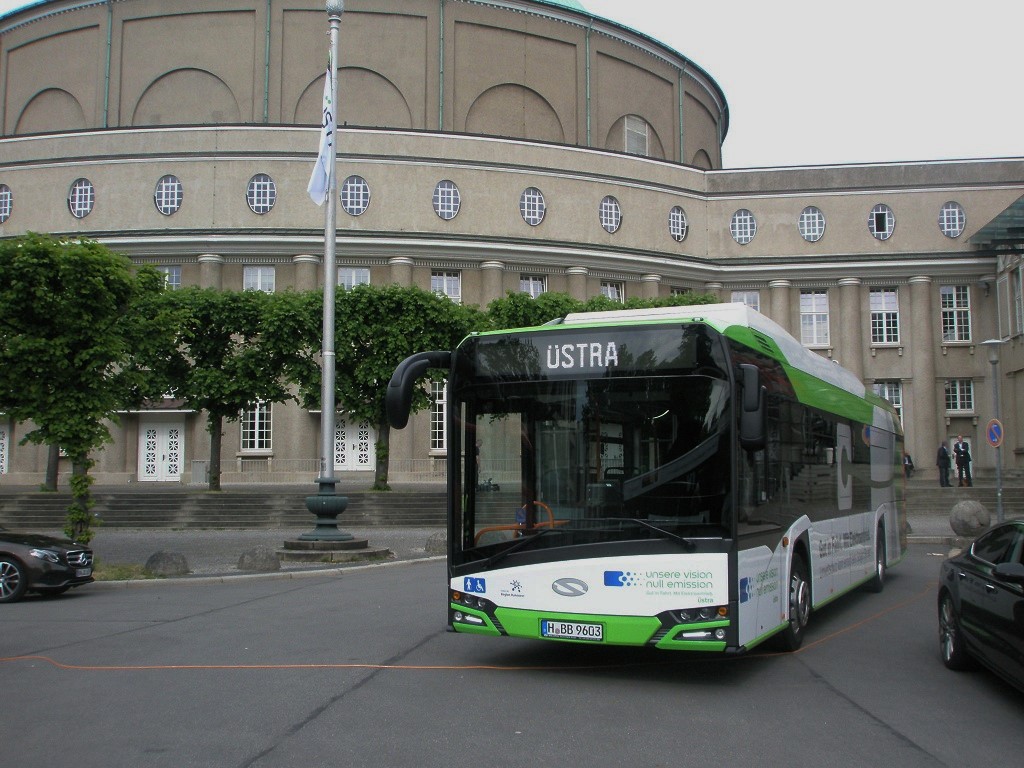 20170608 VDV-Jahrestagung in Han Solaris E vor Stadthalle.jpg