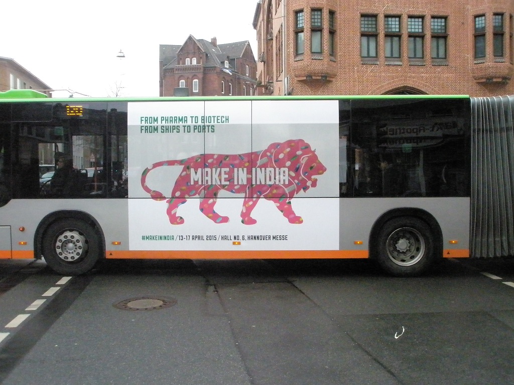 Werbung auf Stadtbahn - Bus fr Indien.jpg