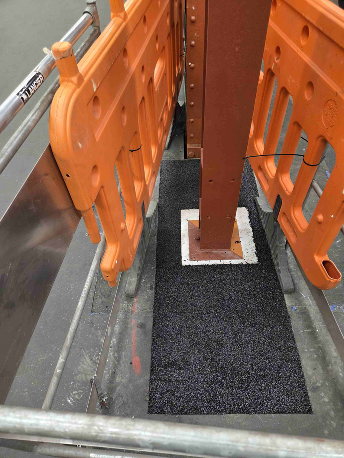 2026-06-04_U2 S�ule, neu, ri Pankow, Detail Gu�asphalt.jpg