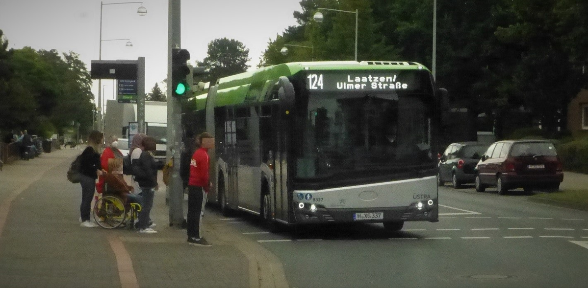 neuer Solaris Hybrid-Omnibus Kirchrode.jpg