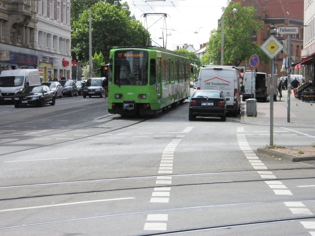 TW 6000 hier TW 6256 hat gerade Schwarzer Br verlassen Richtung Wallensteinstrae.jpg