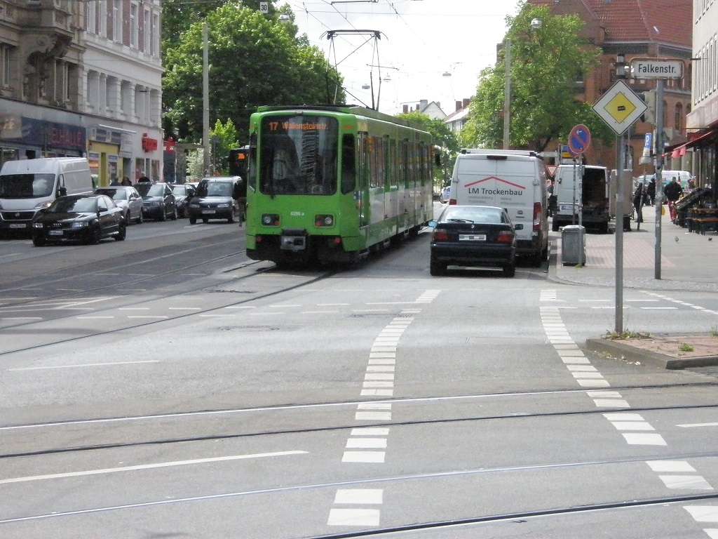 TW 6000 hier TW 6256 hat gerade Schwarzer Br verlassen Richtung Wallensteinstrae.jpg