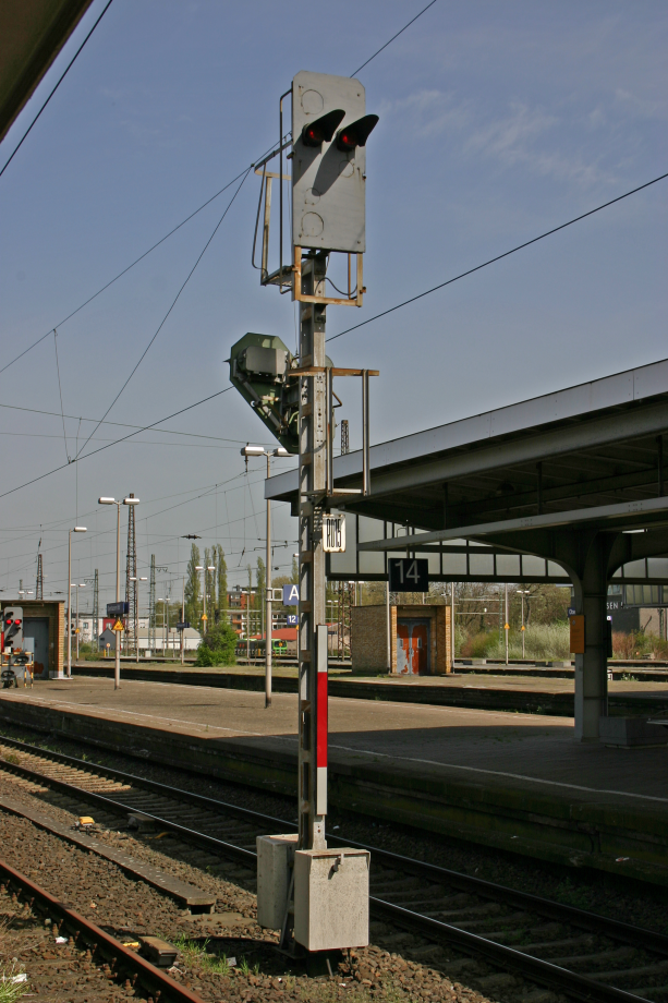 Bahnhof_Oberhausen_Hbf_02_Zwischensignal_R015.jpg