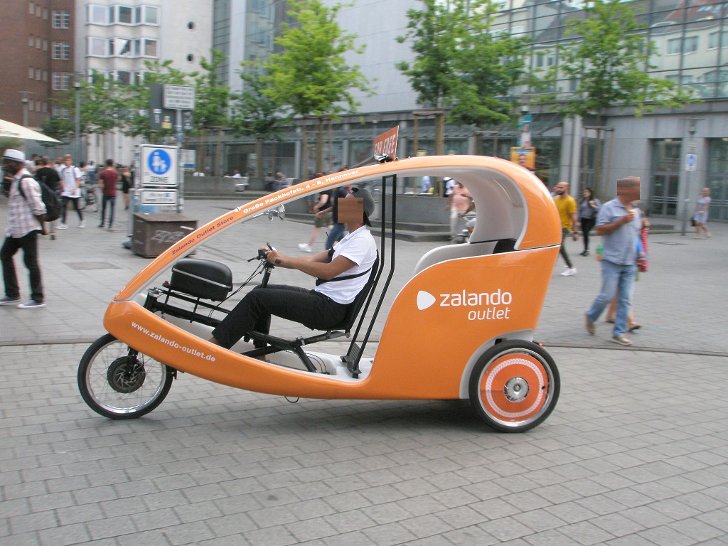 Lastenfahrrad moderne Fahrradrikscha Hannover.jpg