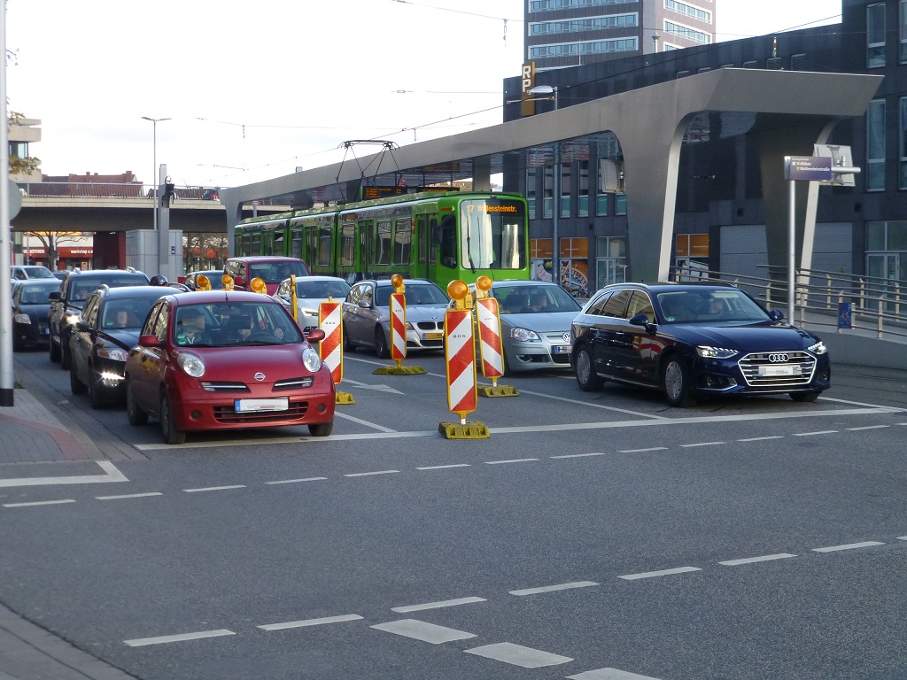 Proj 10 17 Posttunneleinfahrt fr Autos gesperrt Advent 21-12-2019.jpg