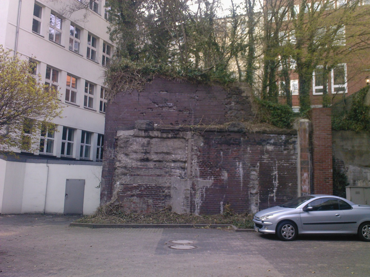 U Bahn Rothenburgsort Brckenlager vor Tunnel April2010.jpg