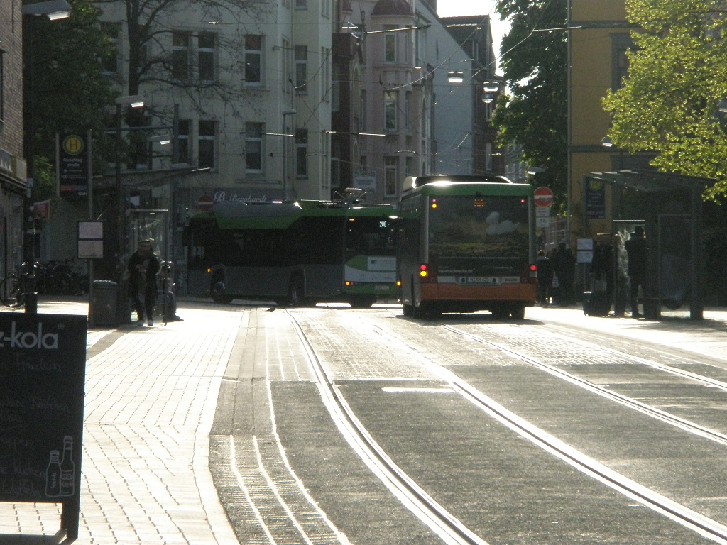 2017 Solaris E-Bus und MAN Hybridbus.jpg