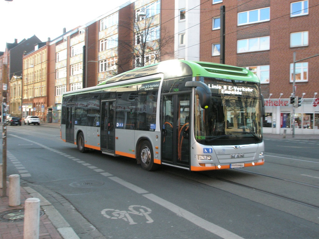 Fahrtzielanzeige wei MAN-Hybrid aus Hannover.jpg