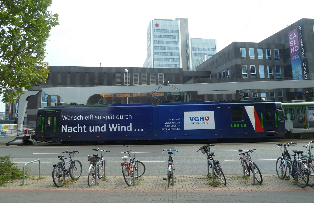 Schienenschleifwagen der stra wer schleift so spt.jpg