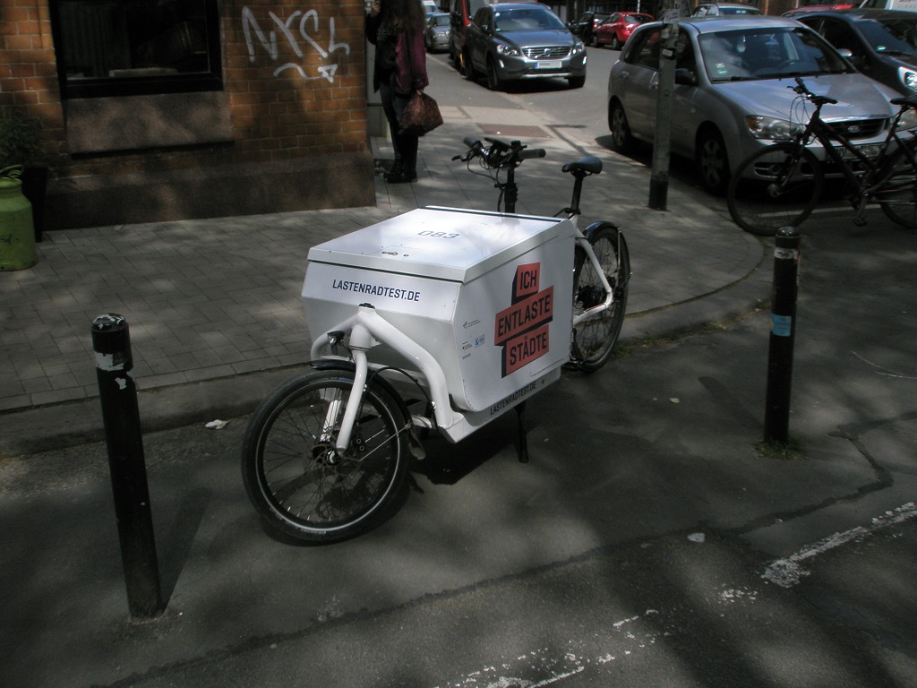 Lastenfahrrad Long John mit Kasten mit Deckel.jpg