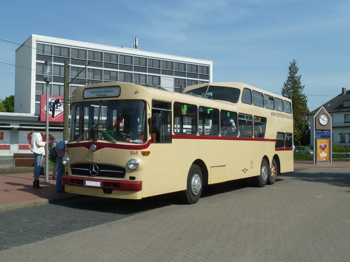 Eineinhalbdecker Mercedes Oldtimer Sarstedt.jpg