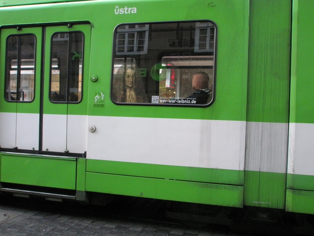 2016 Wer war Leibniz im Straenbahnfenster.jpg