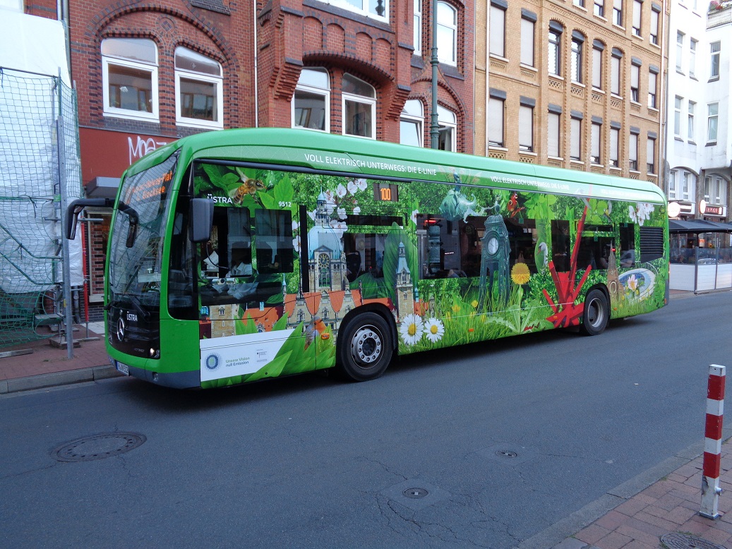 Mercedes E-Bus mit Hannover-Motiven.jpg