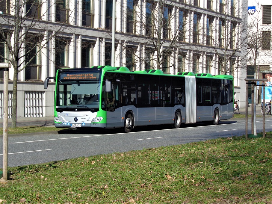 stra Mercedes-Benz Citaro G Hybrid Prinzenstrae verkl.jpg