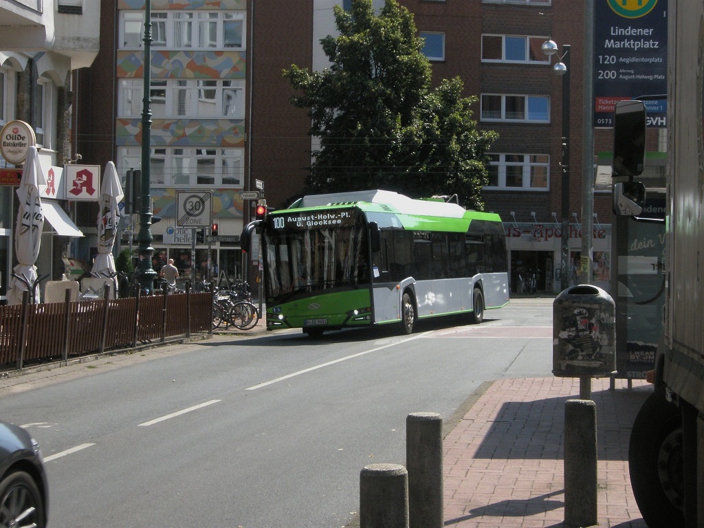 2016 Solaris E-Bus Lindener Marktplatz von vorne.jpg