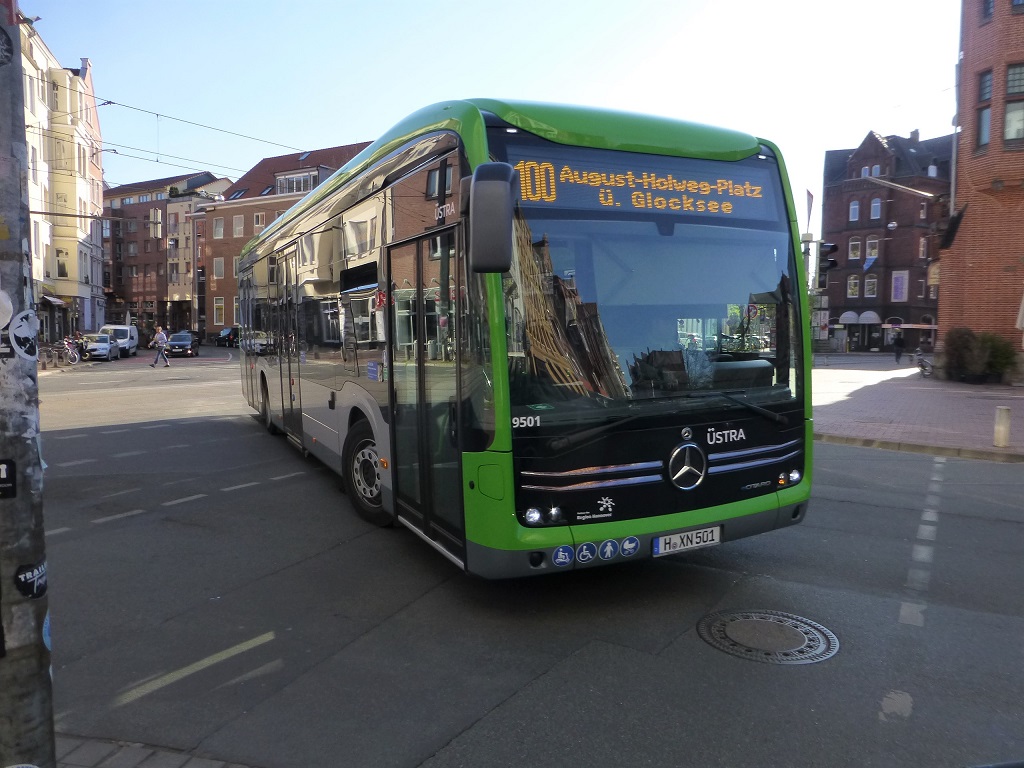 Mercedes E-Bus Lindener Marktplatz.jpg