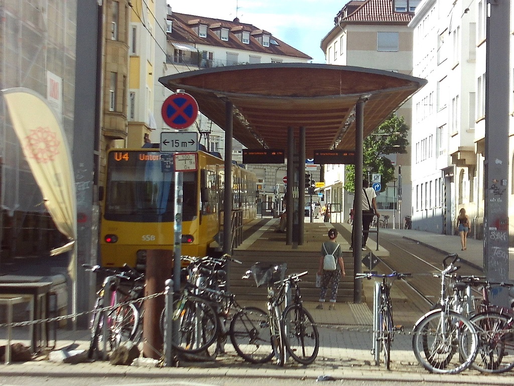 Stuttgart H�lderlinplatz Dach Hochbahnsteig Treppenseite.jpg