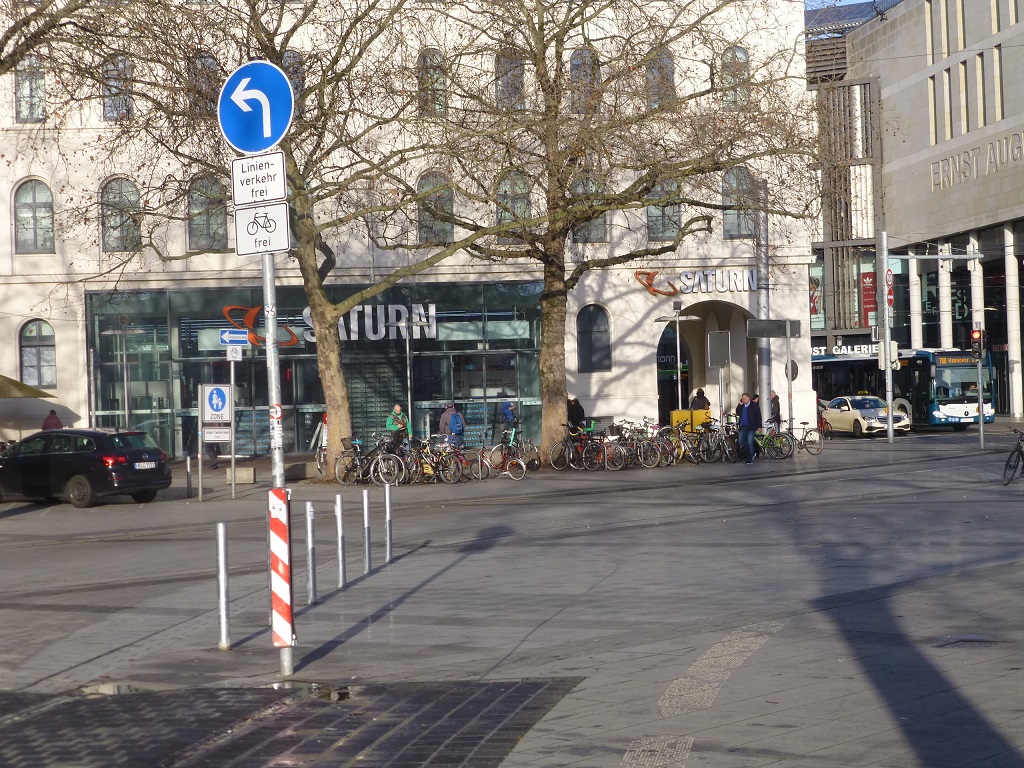 Proj 10 17 Ausschilderung Ernst-August-Platz Abfluss2.jpg