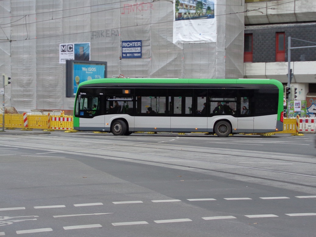 Mercedes E-Bus Ihmezentrum Spinnereistr.jpg