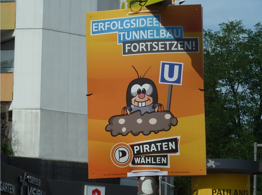 Hannover-Wahl26 Piraten U-Bahn Maulwurf.jpg