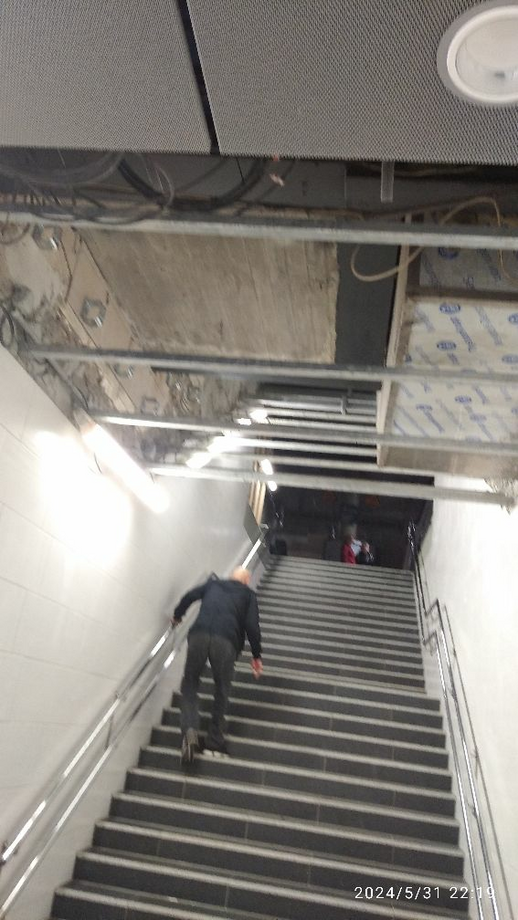 Hpt.bhf Unterf. Treppe 2.jpg