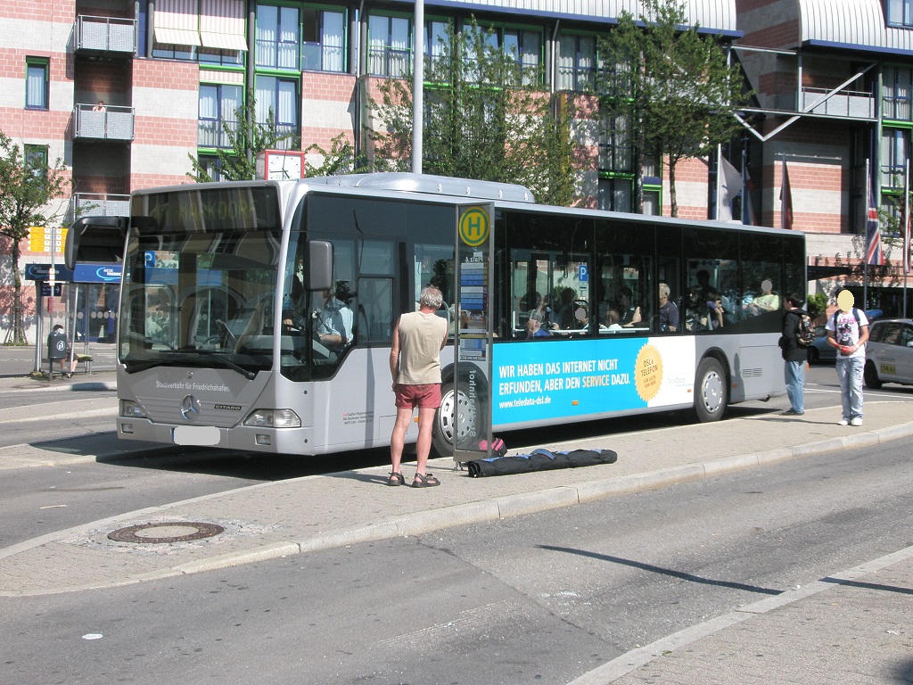 Sommer 2010 Friedrichshafen Bahnhofsplatz.jpg