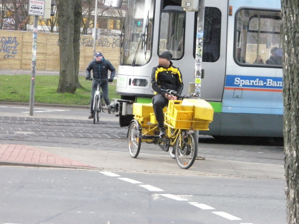 Lastenfahrrad der Post.jpg