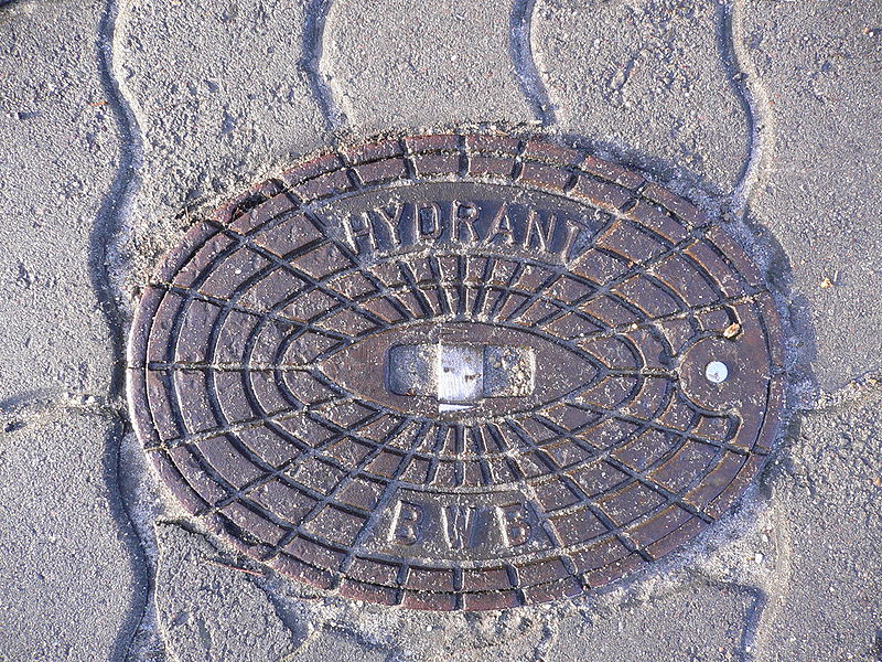 800px-Berlin_hydrant_20050211_p1000517.jpg