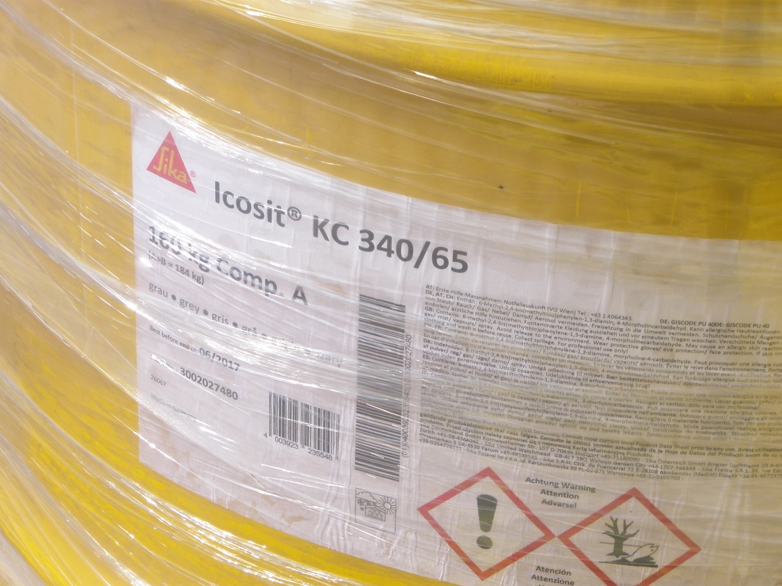 Fl�stergleis 2K-Bitumenvergussmasse Egestorffstra�e Icosit KC 340-65 Nah-Aufnahme 2016.jpg